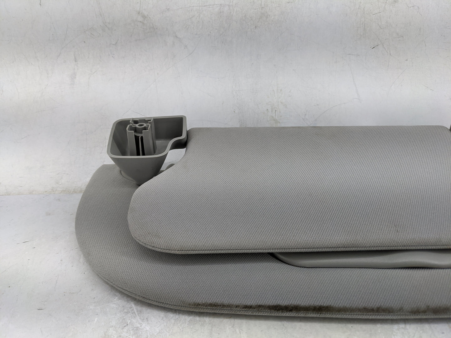 2006 Lincoln Navigator Sun Visor Shade Replacement Passenger Right Mirror Fits OEM Used Auto Parts - Oemusedautoparts1.com