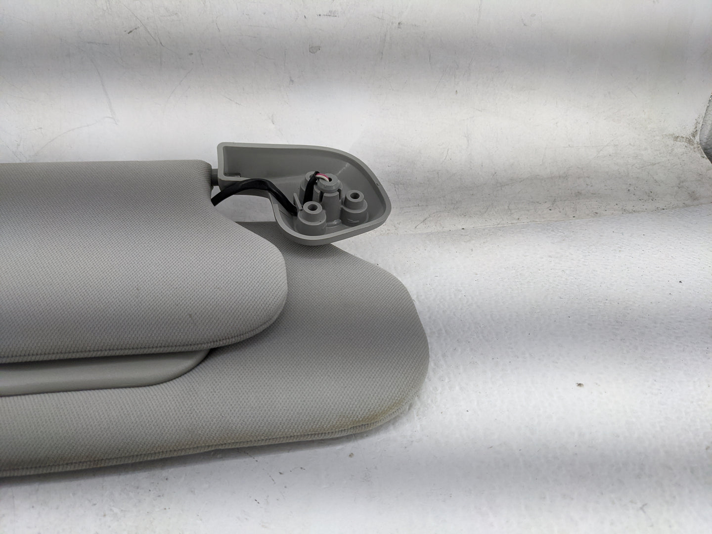 2006 Lincoln Navigator Sun Visor Shade Replacement Passenger Right Mirror Fits OEM Used Auto Parts - Oemusedautoparts1.com