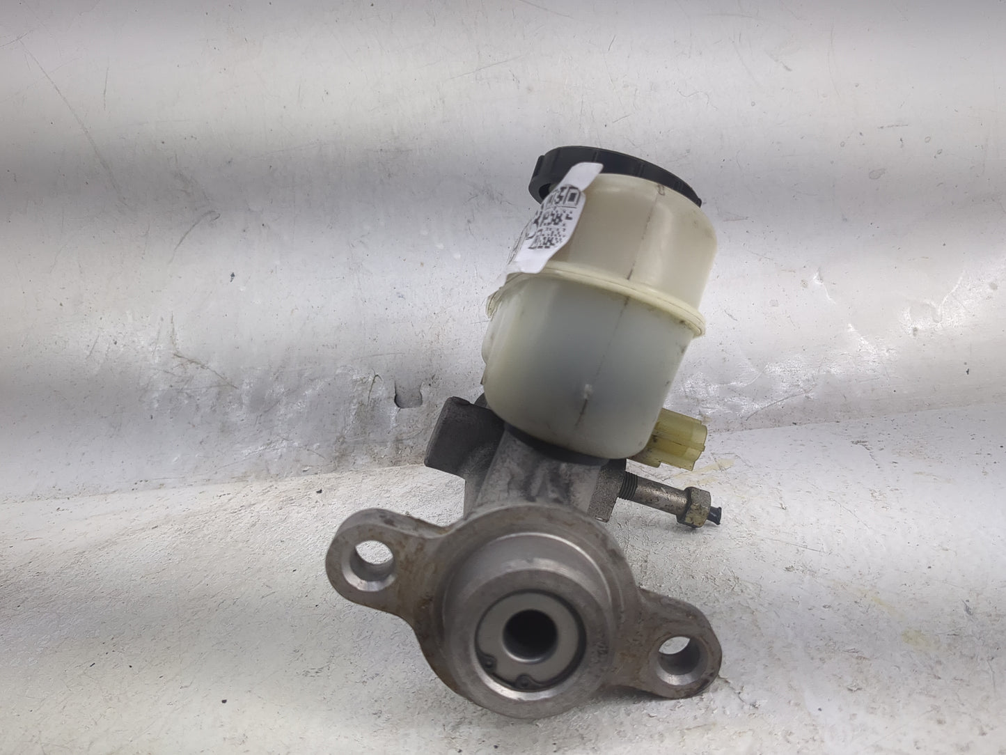 2001-2011 Lincoln Town Car Brake Master Cylinder 1497868 - Oemusedautoparts1.com