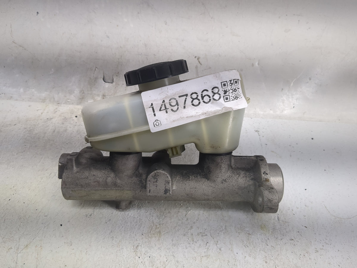 2001-2011 Lincoln Town Car Brake Master Cylinder 1497868 - Oemusedautoparts1.com