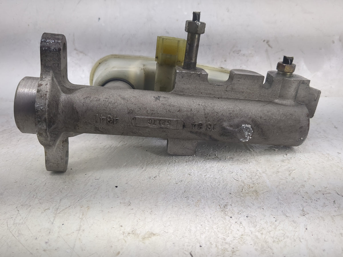 2001-2011 Lincoln Town Car Brake Master Cylinder 1497868 - Oemusedautoparts1.com