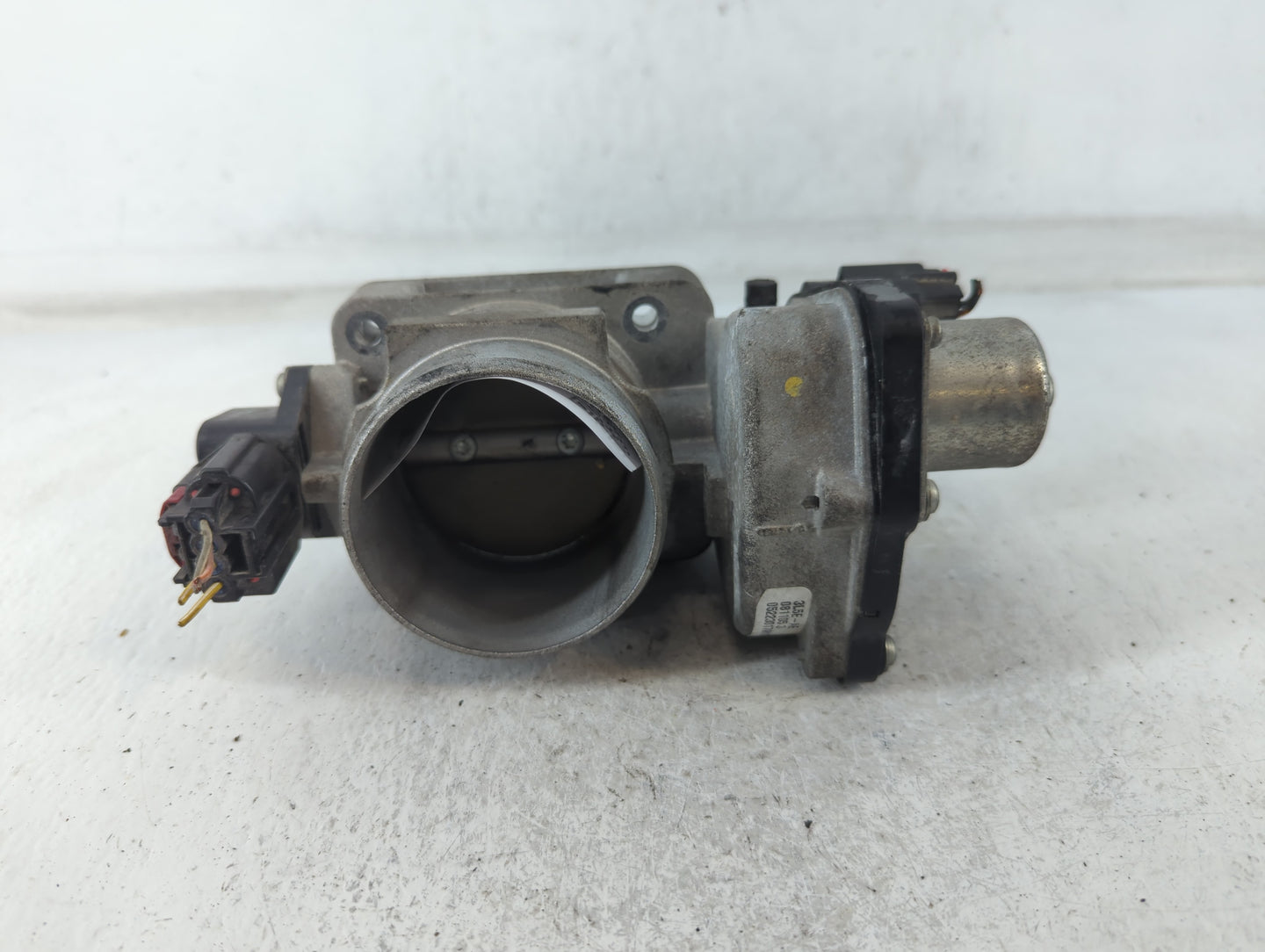 2005-2011 Lincoln Town Car Throttle Body P/N:081105 3 3L5E-AE Fits OEM Used Auto Parts - Oemusedautoparts1.com