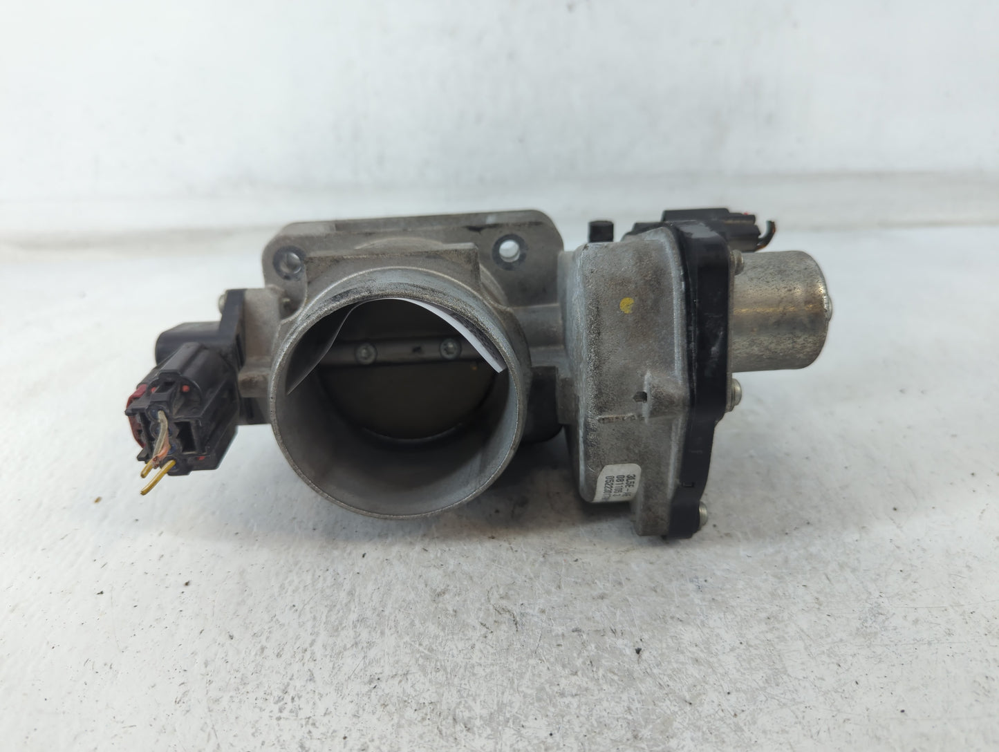 2005-2011 Lincoln Town Car Throttle Body P/N:081105 3 3L5E-AE Fits OEM Used Auto Parts - Oemusedautoparts1.com