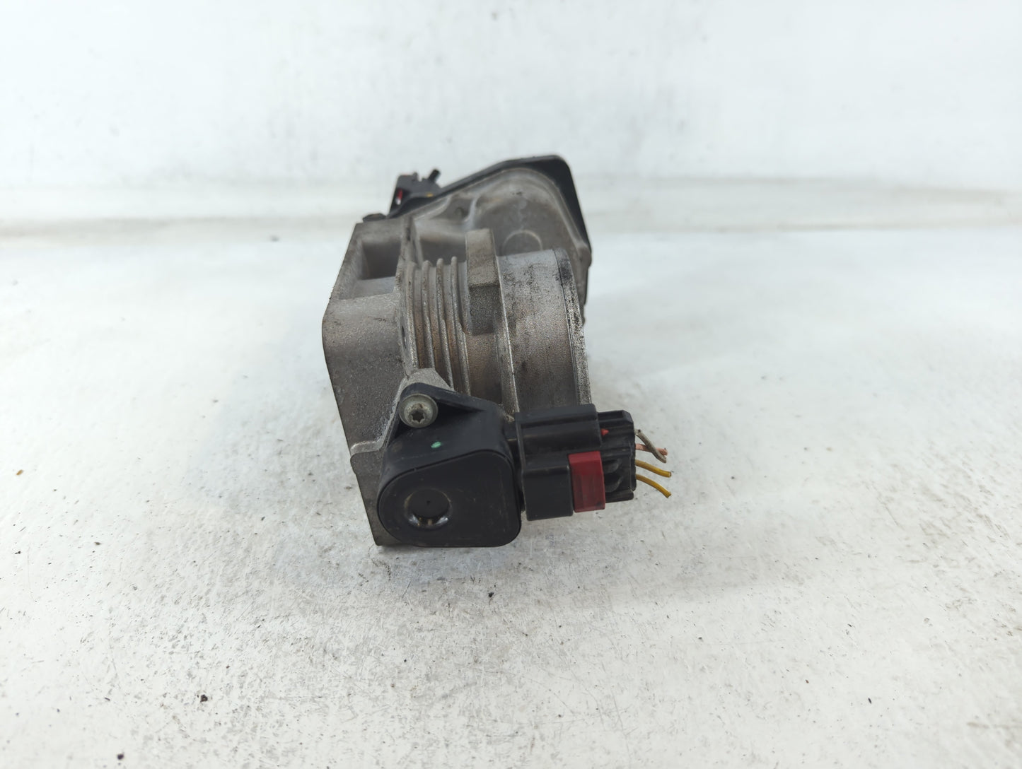 2005-2011 Lincoln Town Car Throttle Body P/N:081105 3 3L5E-AE Fits OEM Used Auto Parts - Oemusedautoparts1.com