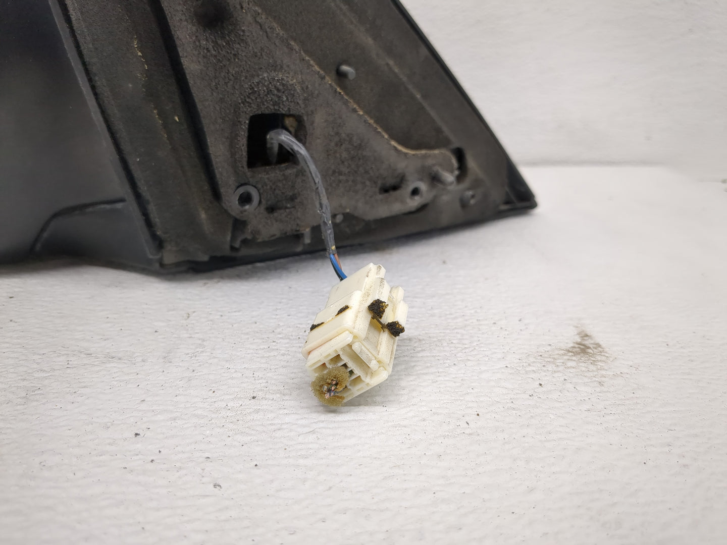 2004-2006 Mazda 3 Driver Side View Mirror - Left Door Mirror OEM Used - Oemusedautoparts1.com