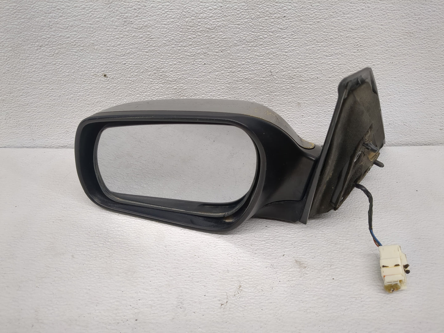 2004-2006 Mazda 3 Driver Side View Mirror - Left Door Mirror OEM Used - Oemusedautoparts1.com