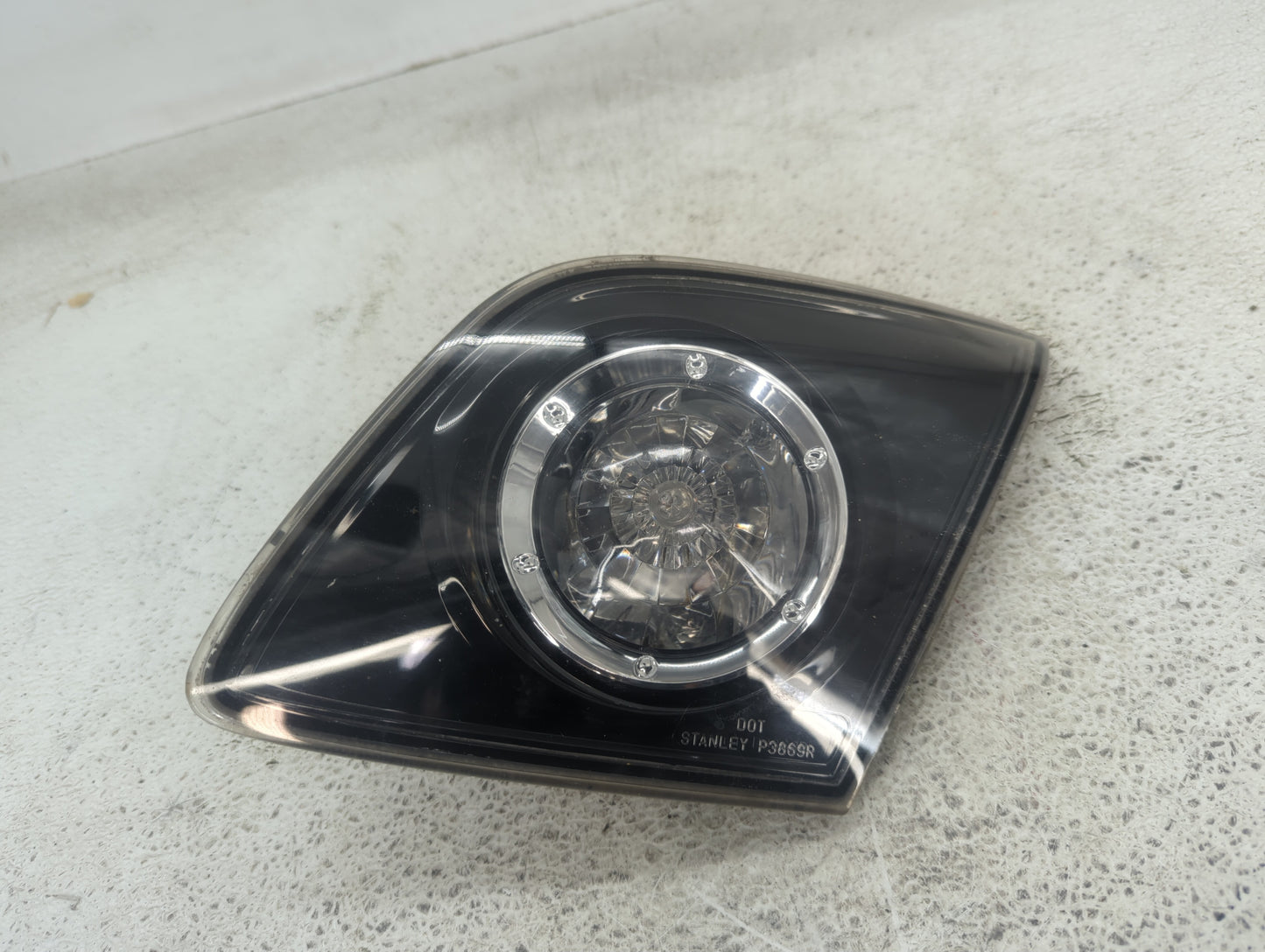2004-2006 Mazda 3 Tail Light Assembly Passenger Right OEM P/N:P3869L Fits Fits 2004 2005 2006 OEM Used Auto Parts - Oemuseda