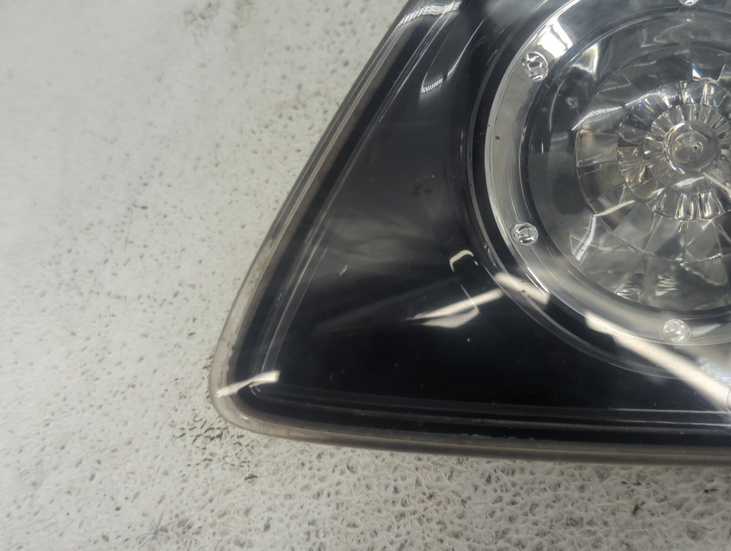 2004-2006 Mazda 3 Tail Light Assembly Passenger Right OEM P/N:P3869L Fits Fits 2004 2005 2006 OEM Used Auto Parts - Oemuseda