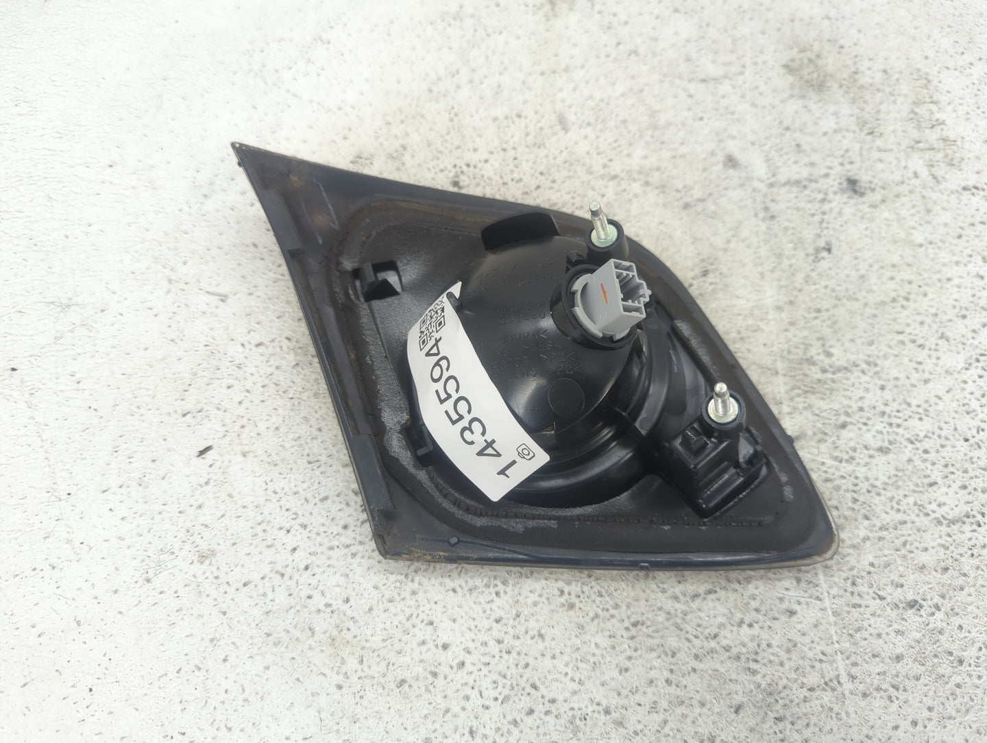 2004-2006 Mazda 3 Tail Light Assembly Passenger Right OEM P/N:P3869L Fits Fits 2004 2005 2006 OEM Used Auto Parts - Oemuseda