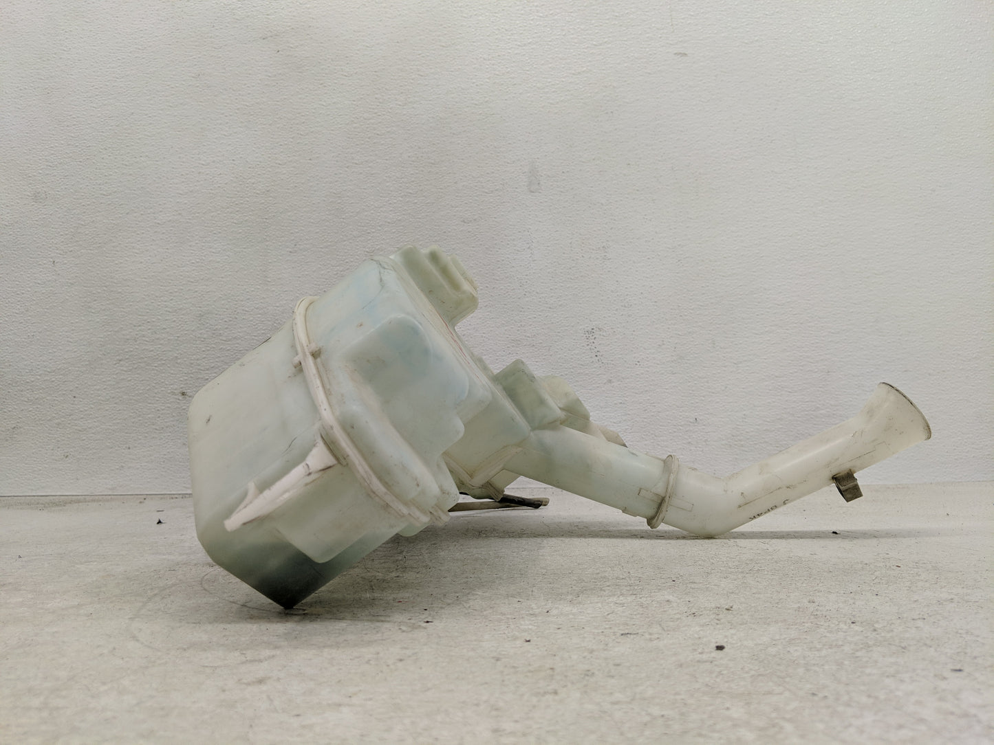 2006-2010 Mazda 5 Windshield Washer Fluid Reservoir Bottle Oem - Oemusedautoparts1.com