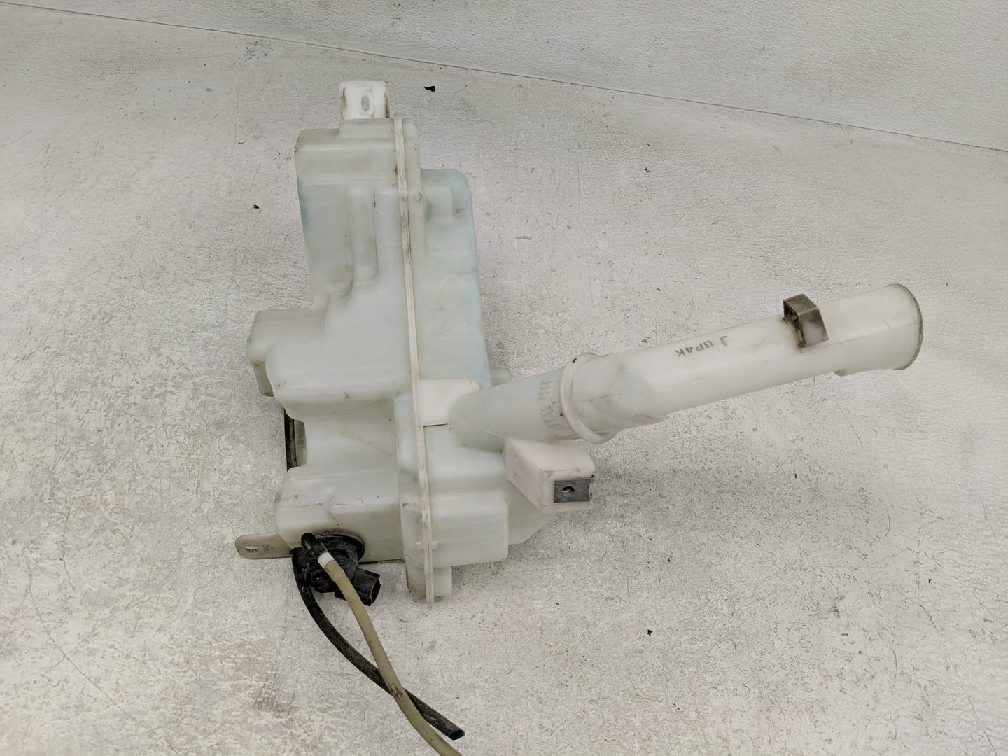 2006-2010 Mazda 5 Windshield Washer Fluid Reservoir Bottle Oem - Oemusedautoparts1.com