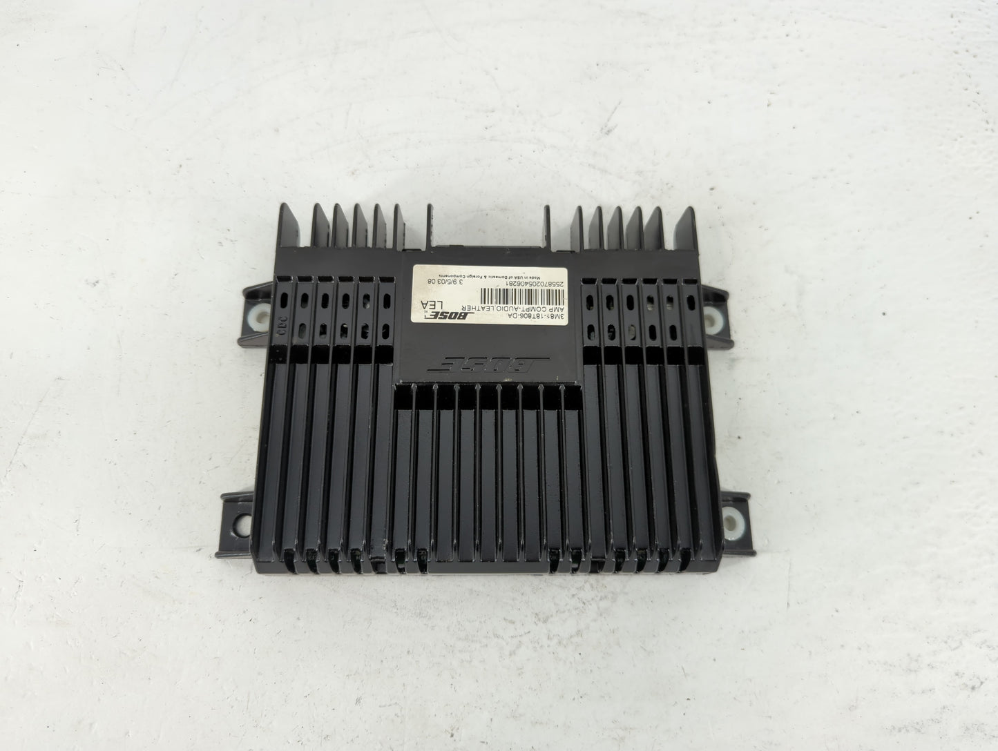 2006 Mazda 6 Radio AM FM Cd Player Receiver Replacement P/N:3M81-18T806-DA Fits OEM Used Auto Parts - Oemusedautoparts1.com