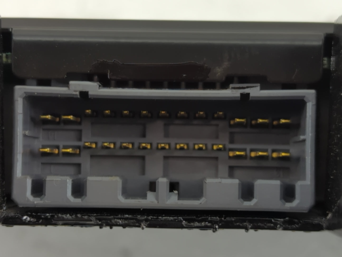 2006 Mazda 6 Radio AM FM Cd Player Receiver Replacement P/N:3M81-18T806-DA Fits OEM Used Auto Parts - Oemusedautoparts1.com