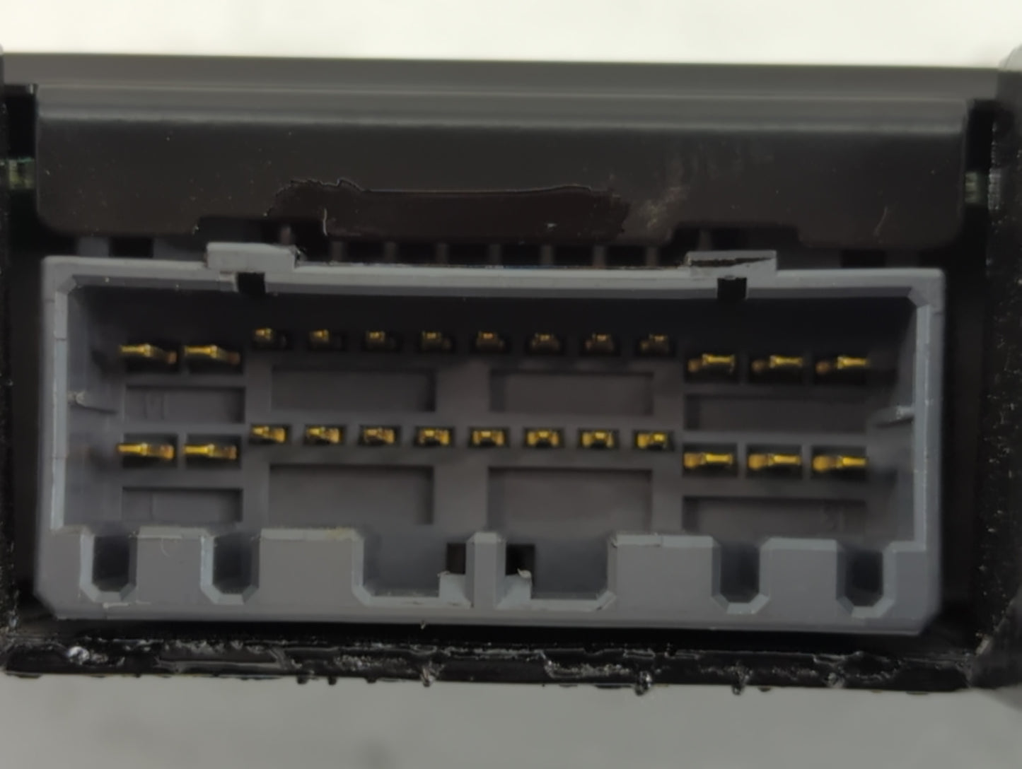2006 Mazda 6 Radio AM FM Cd Player Receiver Replacement P/N:3M81-18T806-DA Fits OEM Used Auto Parts - Oemusedautoparts1.com