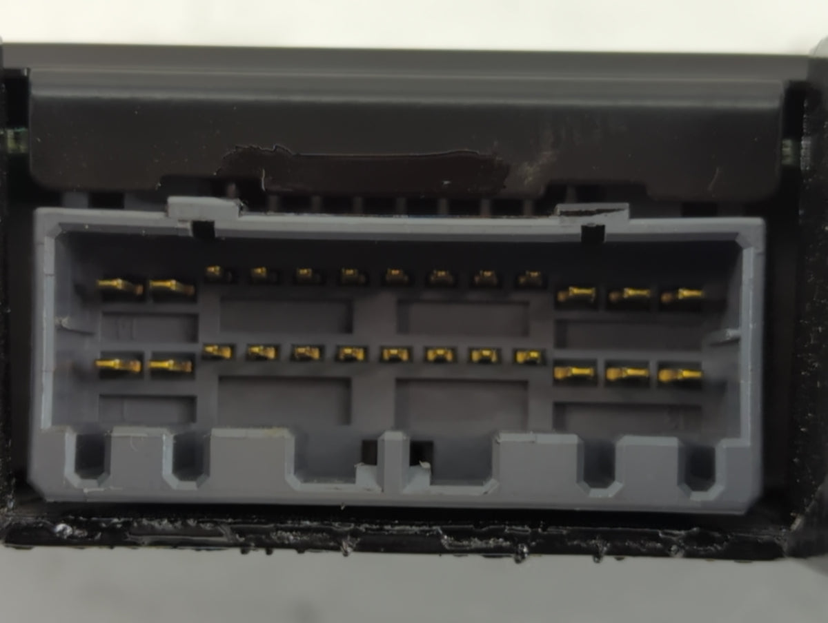 2006 Mazda 6 Radio AM FM Cd Player Receiver Replacement P/N:3M81-18T806-DA OEM Used Auto Parts - Oemusedautoparts1.com