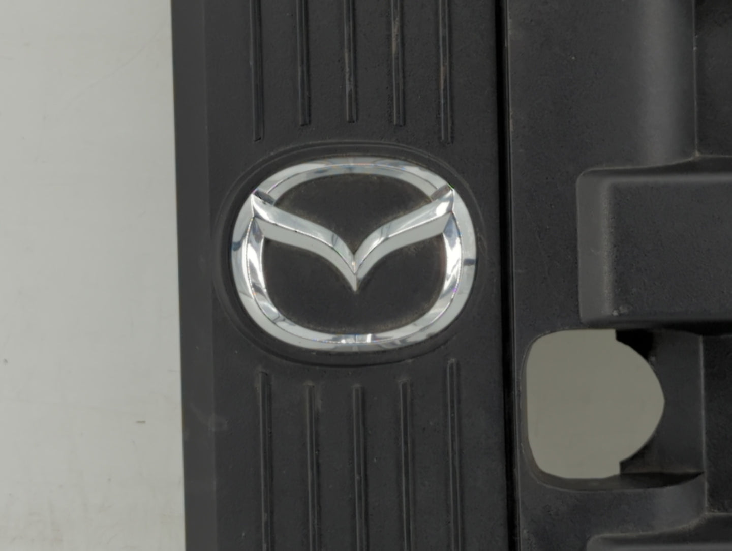 2006 Mazda Miata Engine Cover - Oemusedautoparts1.com
