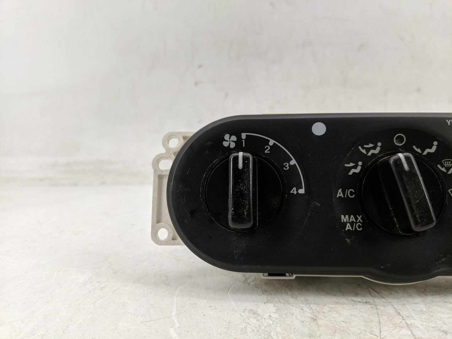 2005-2006 Mazda Tribute Climate Control Module Temperature AC/Heater Replacement P/N:YL8H-19980-A Fits Fits 2005 2006 OEM Us