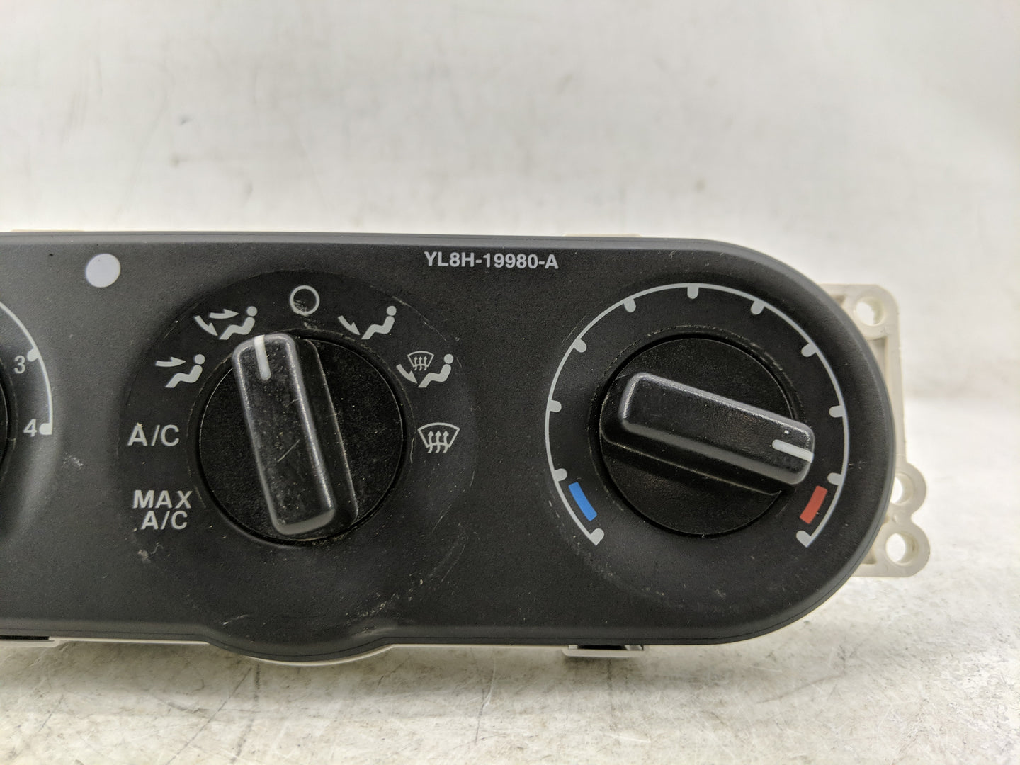 2005-2006 Mazda Tribute Climate Control Module Temperature AC/Heater Replacement P/N:YL8H-19980-A Fits Fits 2005 2006 OEM Us