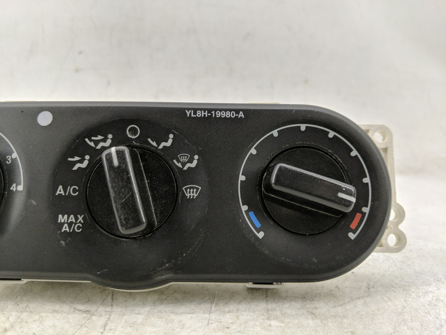 2005-2006 Mazda Tribute Climate Control Module Temperature AC/Heater Replacement P/N:YL8H-19980-A Fits Fits 2005 2006 OEM Us