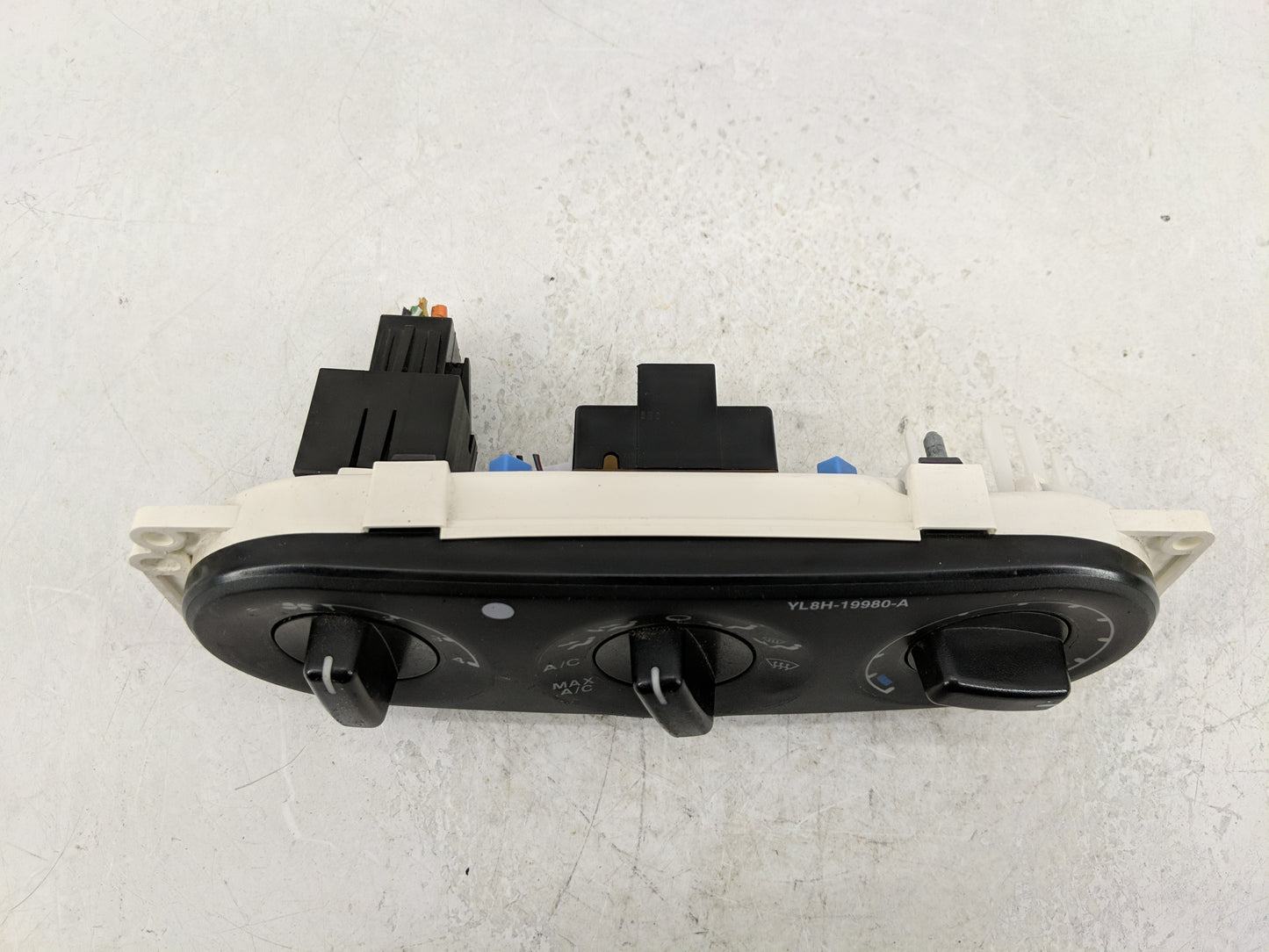 2005-2006 Mazda Tribute Climate Control Module Temperature AC/Heater Replacement P/N:YL8H-19980-A Fits Fits 2005 2006 OEM Us