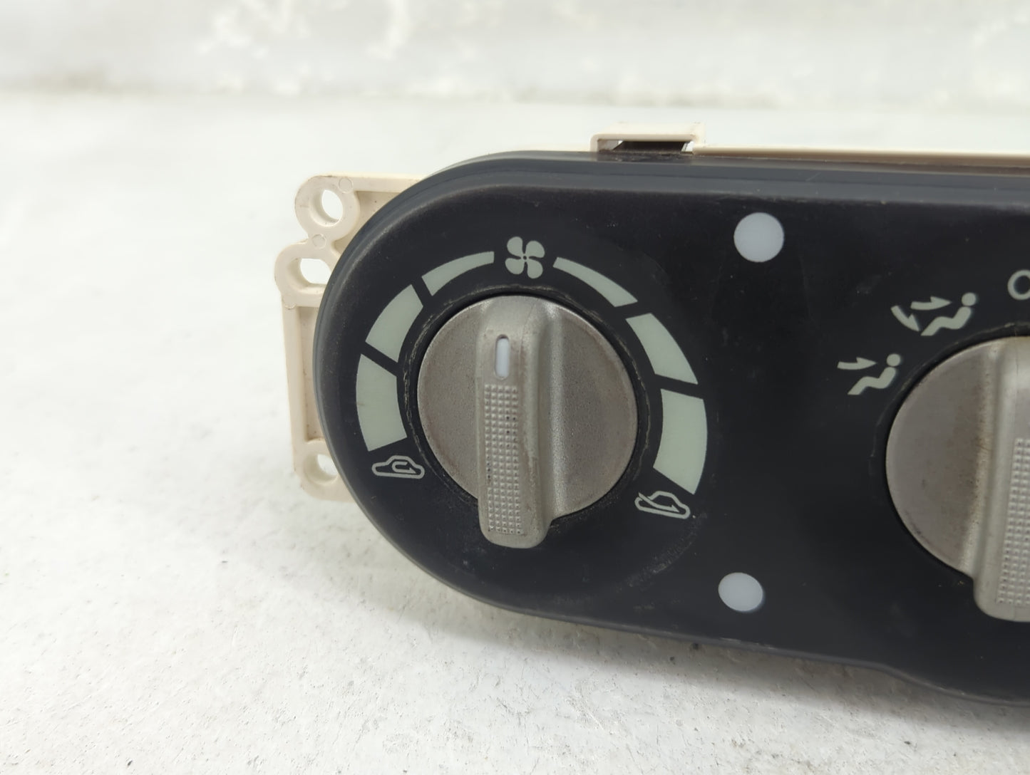 2005-2006 Mazda Tribute Climate Control Module Temperature AC/Heater Replacement P/N:YL8H-19980-D Fits Fits 2005 2006 OEM Us