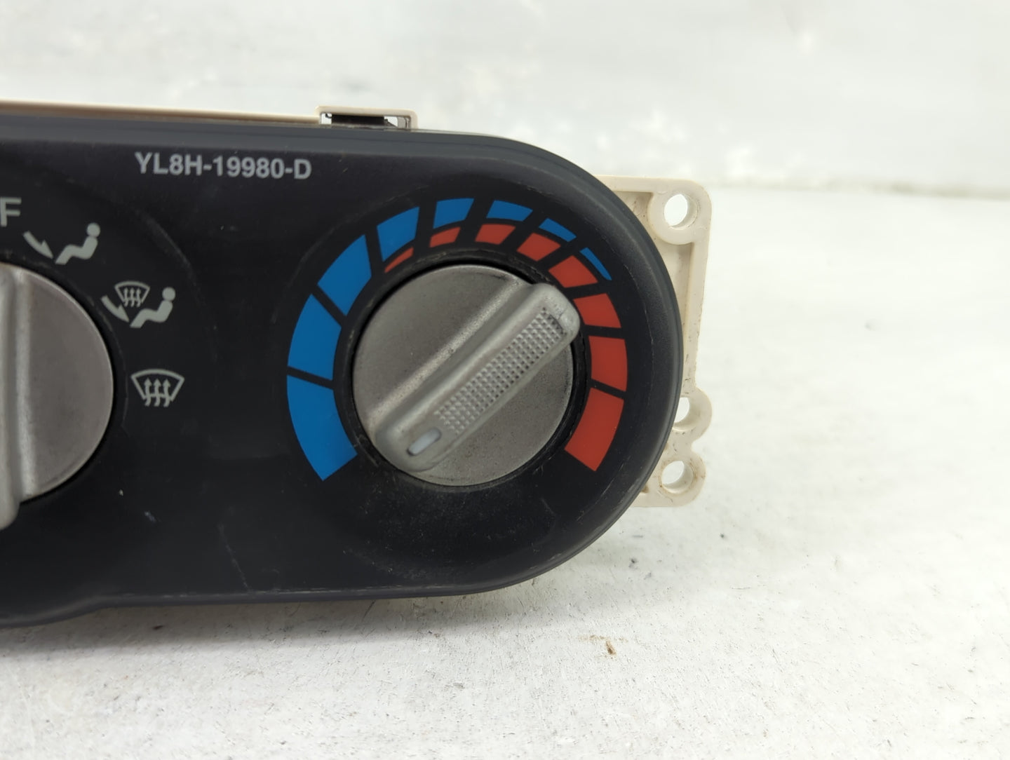 2005-2006 Mazda Tribute Climate Control Module Temperature AC/Heater Replacement P/N:YL8H-19980-D Fits Fits 2005 2006 OEM Us