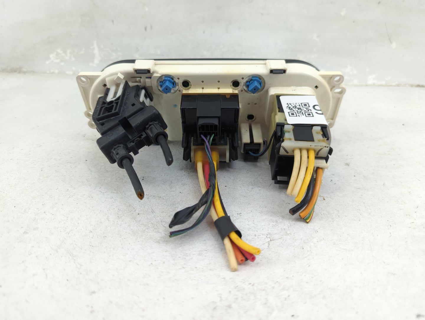 2005-2006 Mazda Tribute Climate Control Module Temperature AC/Heater Replacement P/N:YL8H-19980-D Fits Fits 2005 2006 OEM Us