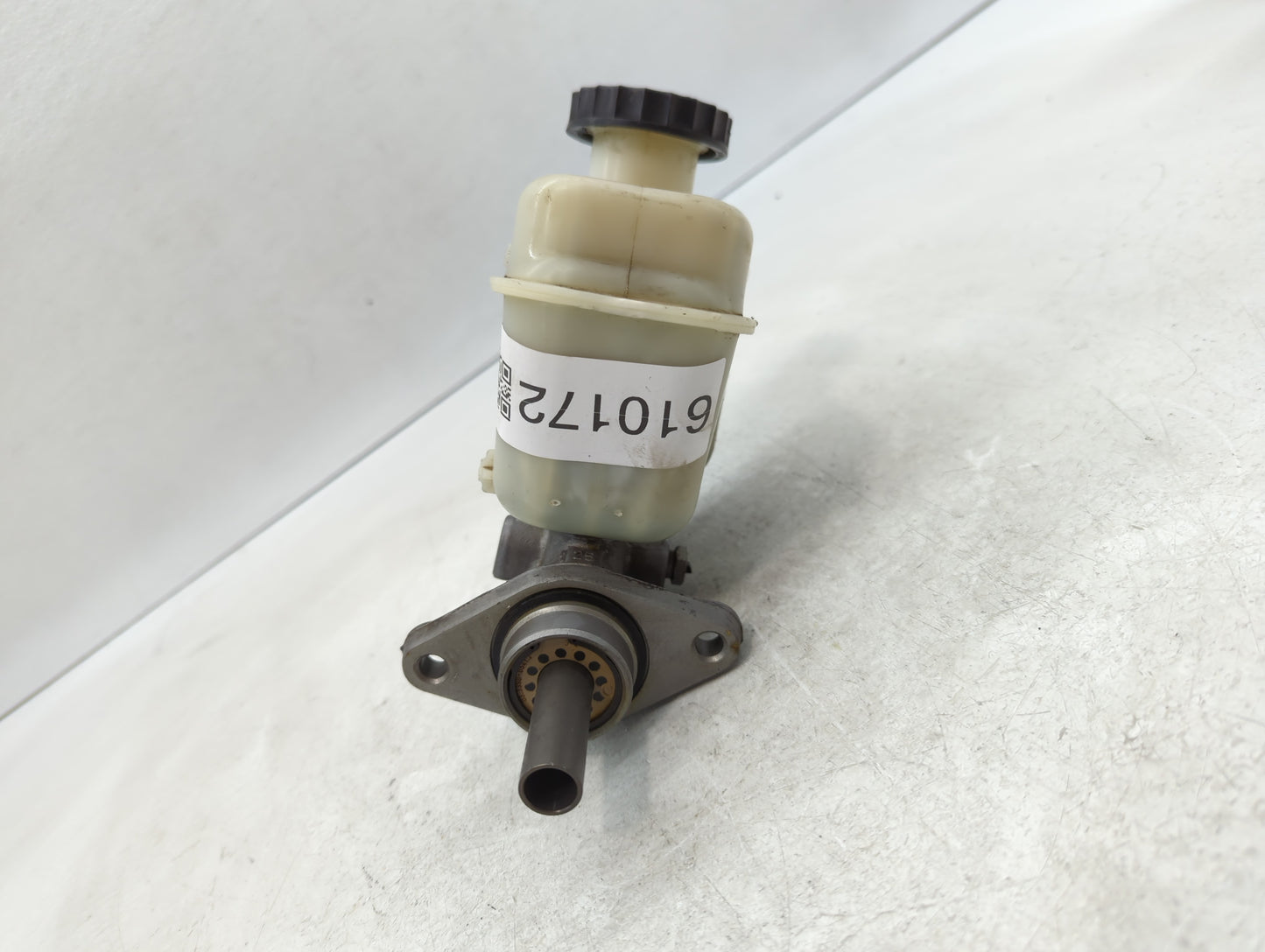 2005-2006 Mazda Tribute Brake Master Cylinder - Oemusedautoparts1.com