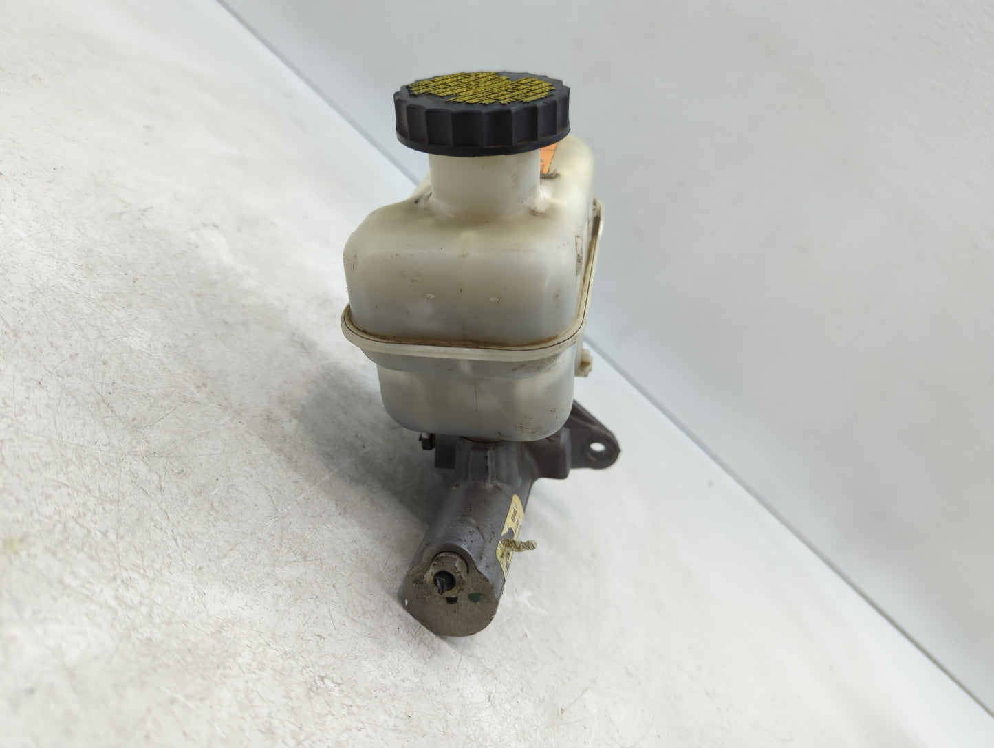 2005-2006 Mazda Tribute Brake Master Cylinder - Oemusedautoparts1.com