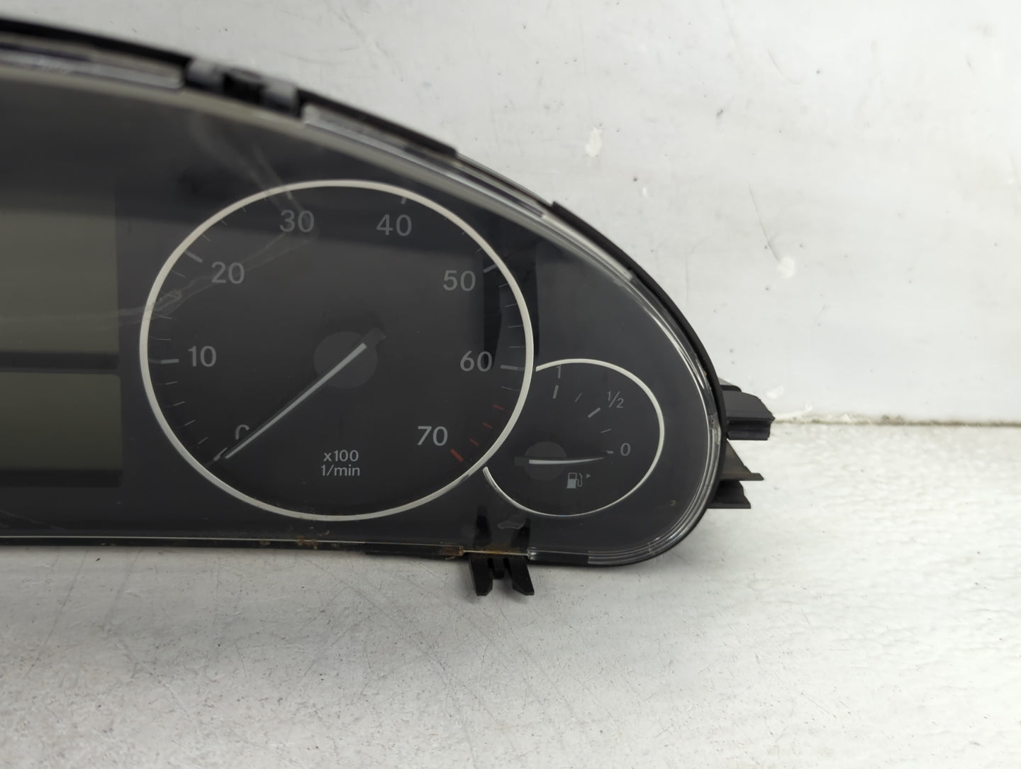 2006 Mercedes-Benz C-Class Instrument Cluster Speedometer Gauges P/N:A2035409347 110.080.307/008 Miles:119K Fits Fits 2005 O
