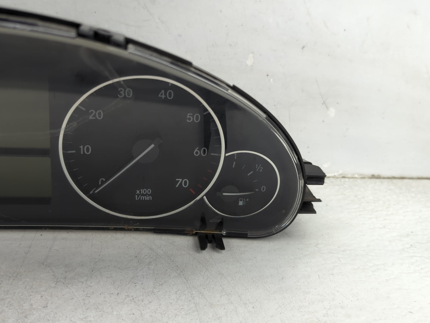 2006 Mercedes-Benz C-Class Instrument Cluster Speedometer Gauges P/N:A2035409347 110.080.307/008 Miles:119K Fits Fits 2005 O
