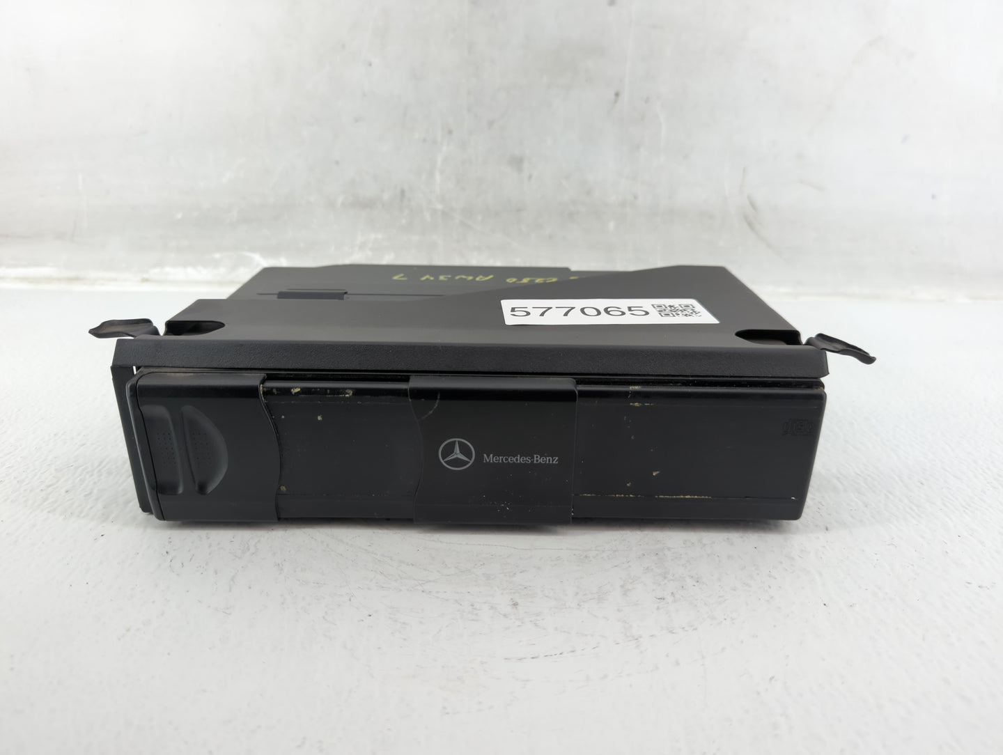2006-2007 Mercedes-benz C280 Am Fm Cd Player Radio Receiver - Oemusedautoparts1.com