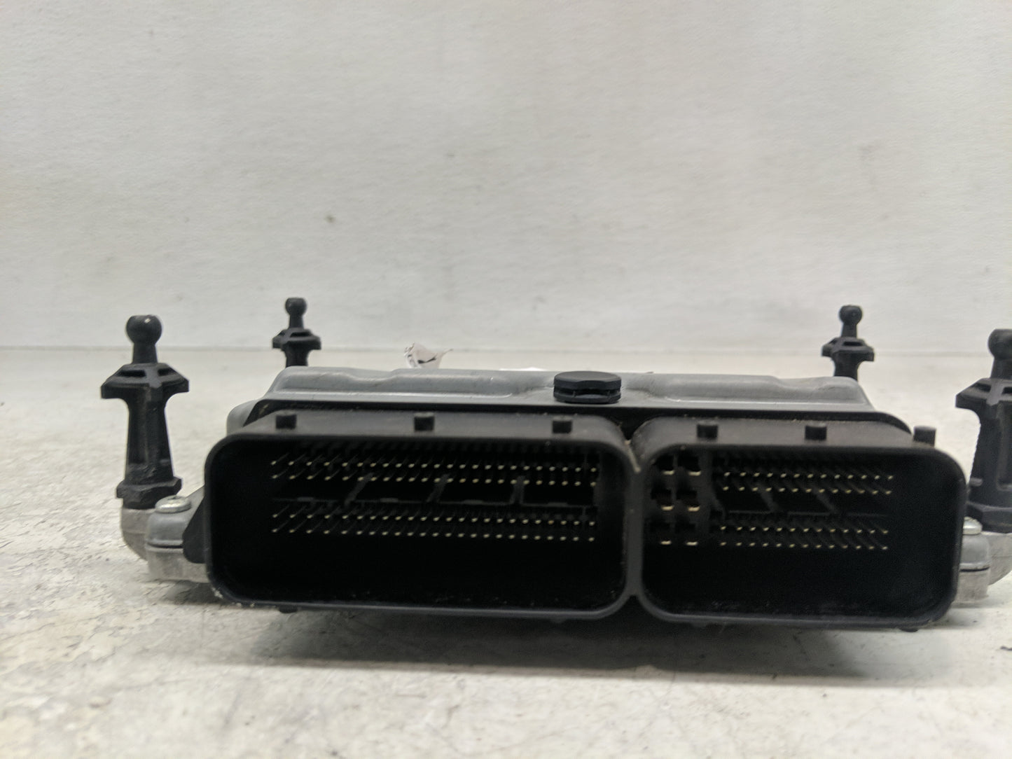 2006 Mercedes-Benz Clk350 PCM Engine Control Computer ECU ECM PCU OEM P/N:A 272 153 37 79 0 261 209 064 Fits Fits 2003 2004 