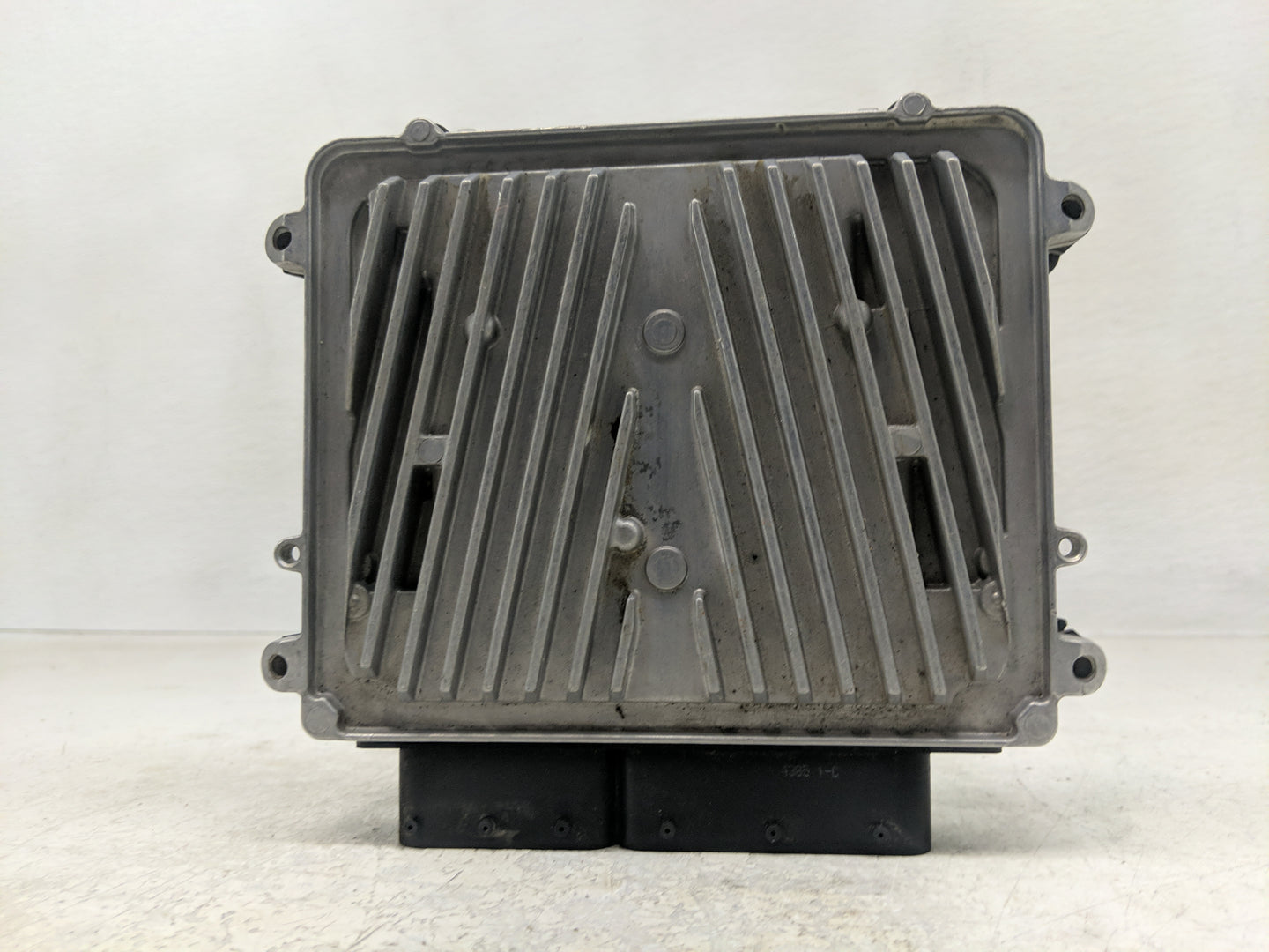 2006 Mercedes-Benz Clk350 PCM Engine Control Computer ECU ECM PCU OEM P/N:A 272 153 37 79 0 261 209 064 Fits Fits 2003 2004 