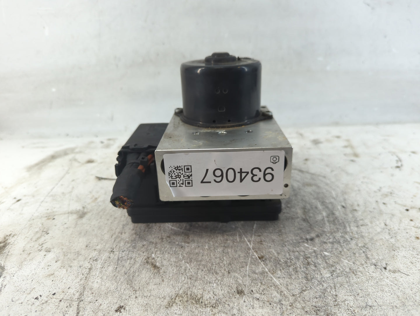 2006 Mercedes-Benz Clk500 ABS Pump Control Module Replacement P/N:A 006 431 04 12 Fits Fits 2007 2008 2009 OEM Used Auto Par