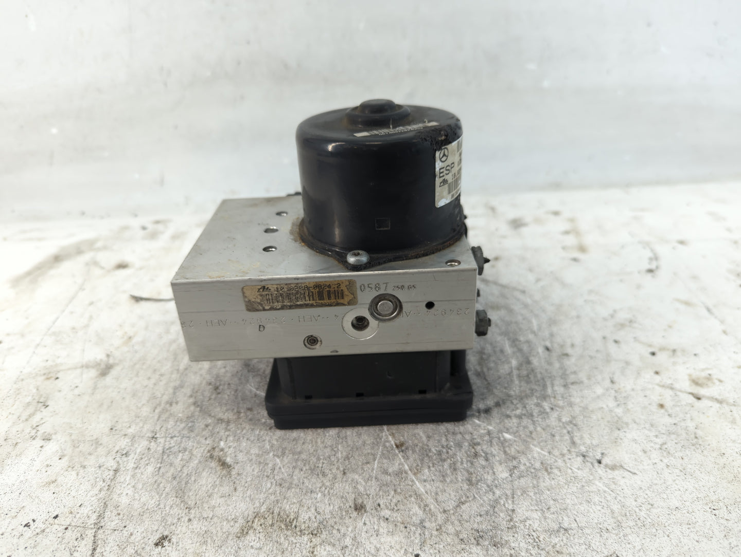 2006 Mercedes-Benz Clk500 ABS Pump Control Module Replacement P/N:A 006 431 04 12 Fits Fits 2007 2008 2009 OEM Used Auto Par