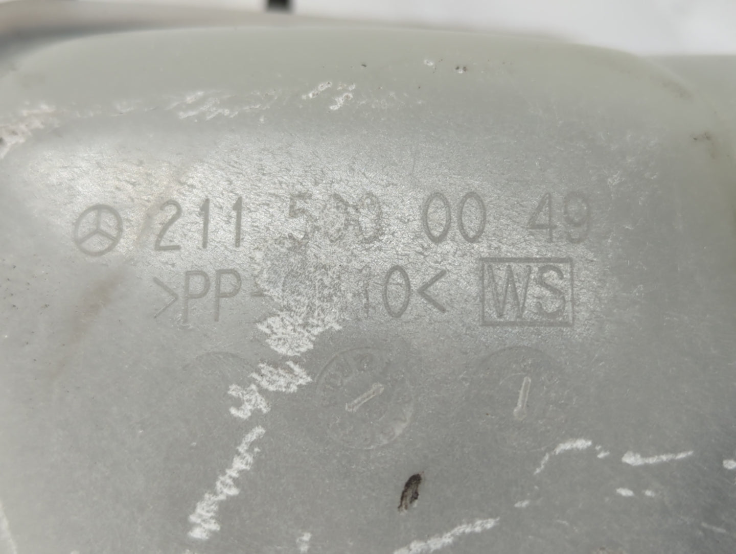 2006 Mercedes-benz Cls500 Windshield Washer Fluid Reservoir Bottle Oem - Oemusedautoparts1.com