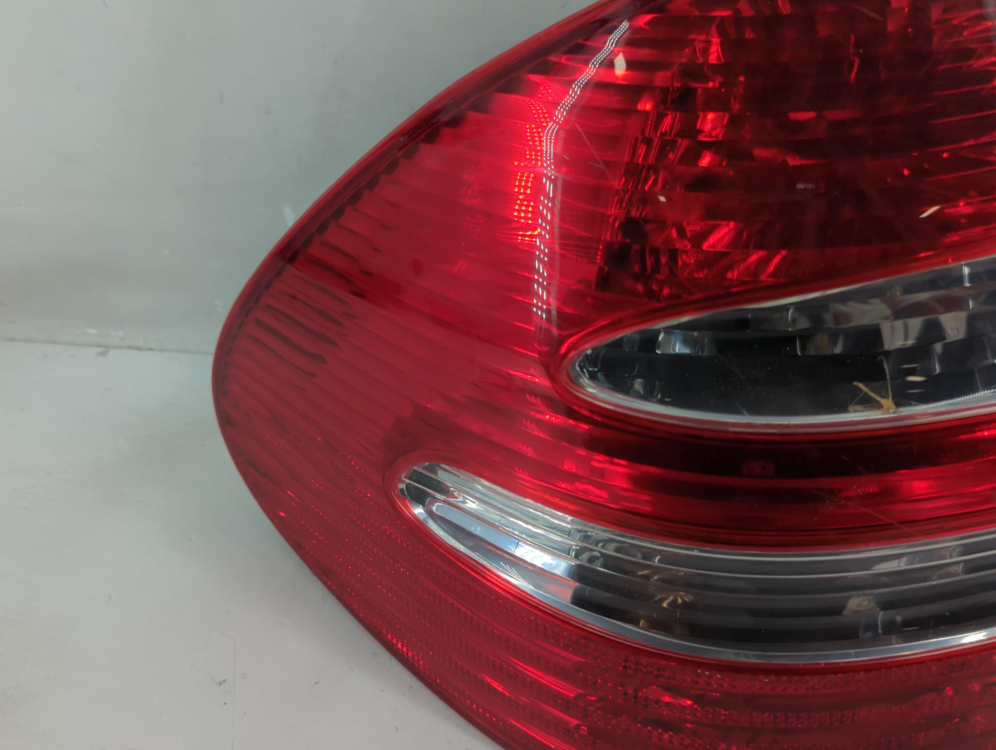 2006 Mercedes-Benz E350 Tail Light Assembly Driver Left OEM P/N:A21182003G4 Fits OEM Used Auto Parts - Oemusedautoparts1.com