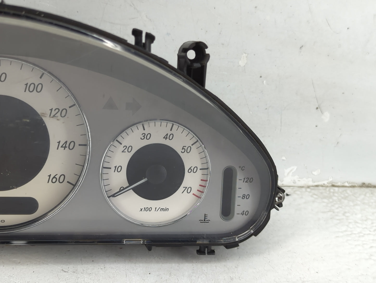 2006 Mercedes-Benz E350 Instrument Cluster Speedometer Gauges P/N:A 211 540 76 47 Miles: Fits OEM Used Auto Parts - Oemuseda