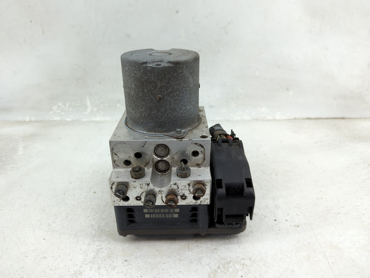 2008-2009 Mercedes-Benz E350 ABS Pump Control Module Replacement P/N:A211 431 19 12 Fits Fits 2008 2009 OEM Used Auto Parts 