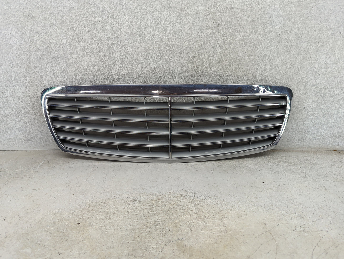 2006-2006 Mercedes-benz E350 Front Grille Bumper Not Included - Oemusedautoparts1.com