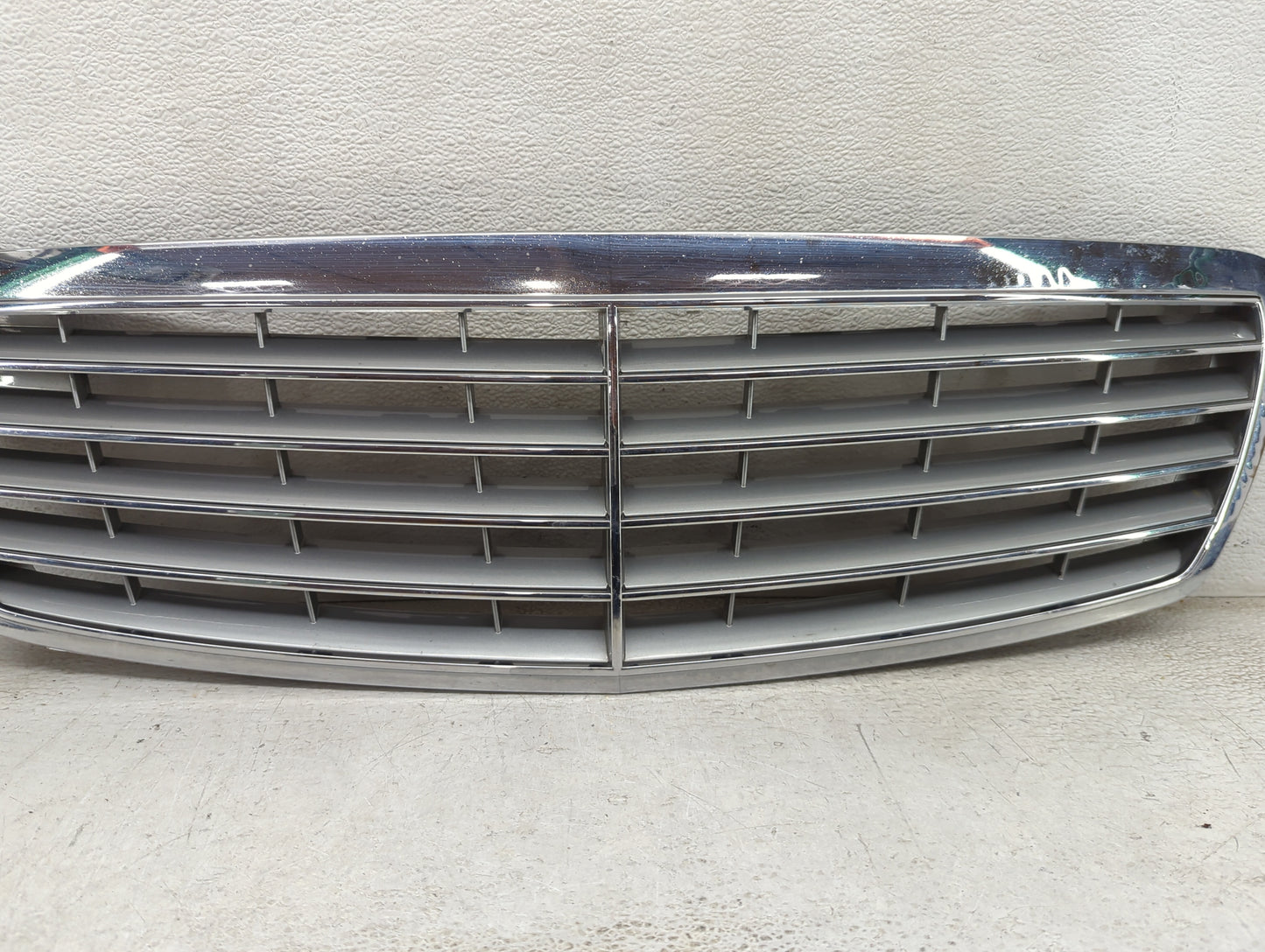 2006-2006 Mercedes-benz E350 Front Grille Bumper Not Included - Oemusedautoparts1.com