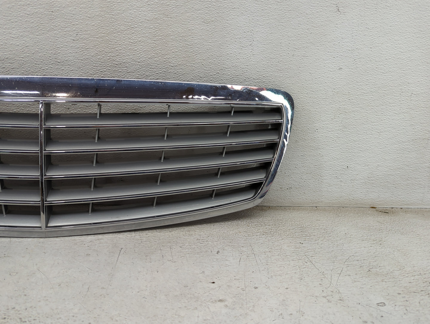 2006-2006 Mercedes-benz E350 Front Grille Bumper Not Included - Oemusedautoparts1.com