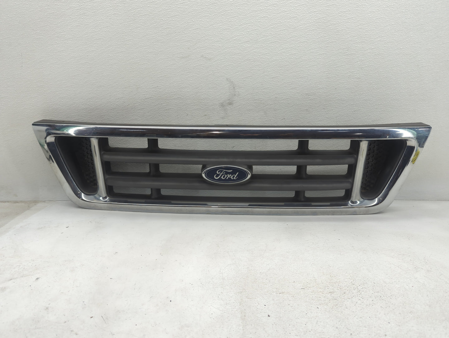 Mercedes-benz E350 Front Bumper Grille Cover - Oemusedautoparts1.com