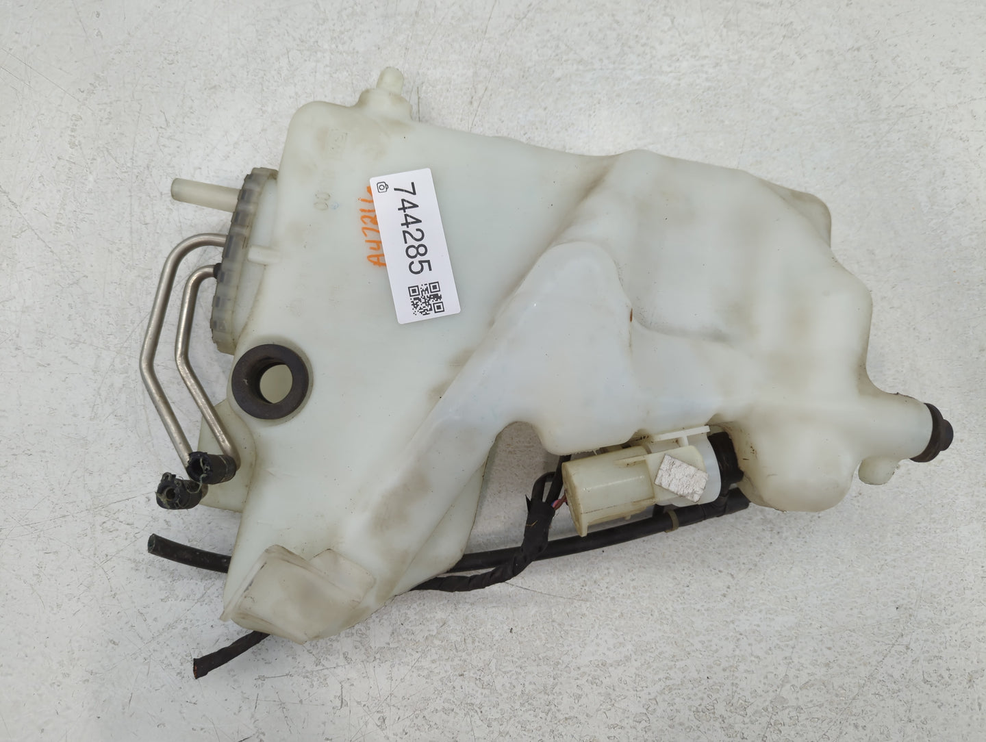 Mercedes-benz E350 Windshield Washer Fluid Reservoir Bottle Oem - Oemusedautoparts1.com