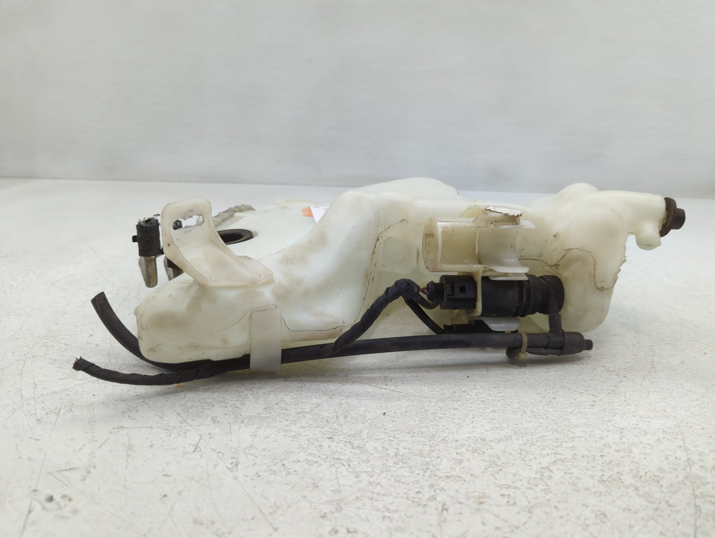 Mercedes-benz E350 Windshield Washer Fluid Reservoir Bottle Oem - Oemusedautoparts1.com