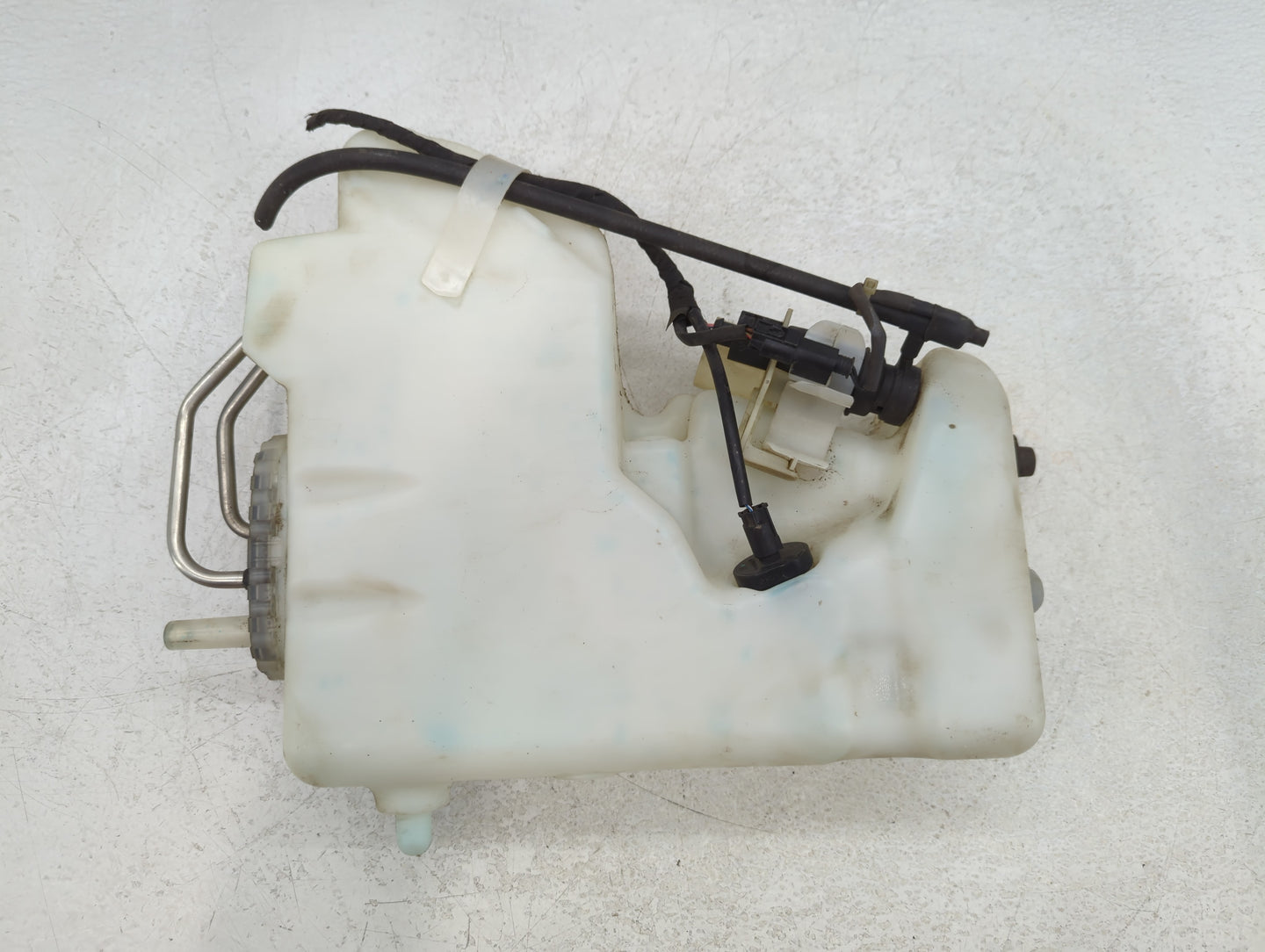 Mercedes-benz E350 Windshield Washer Fluid Reservoir Bottle Oem - Oemusedautoparts1.com
