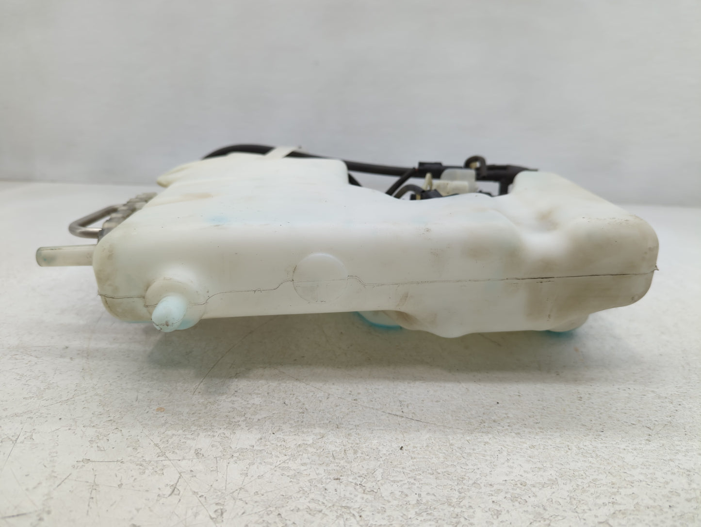 Mercedes-benz E350 Windshield Washer Fluid Reservoir Bottle Oem - Oemusedautoparts1.com