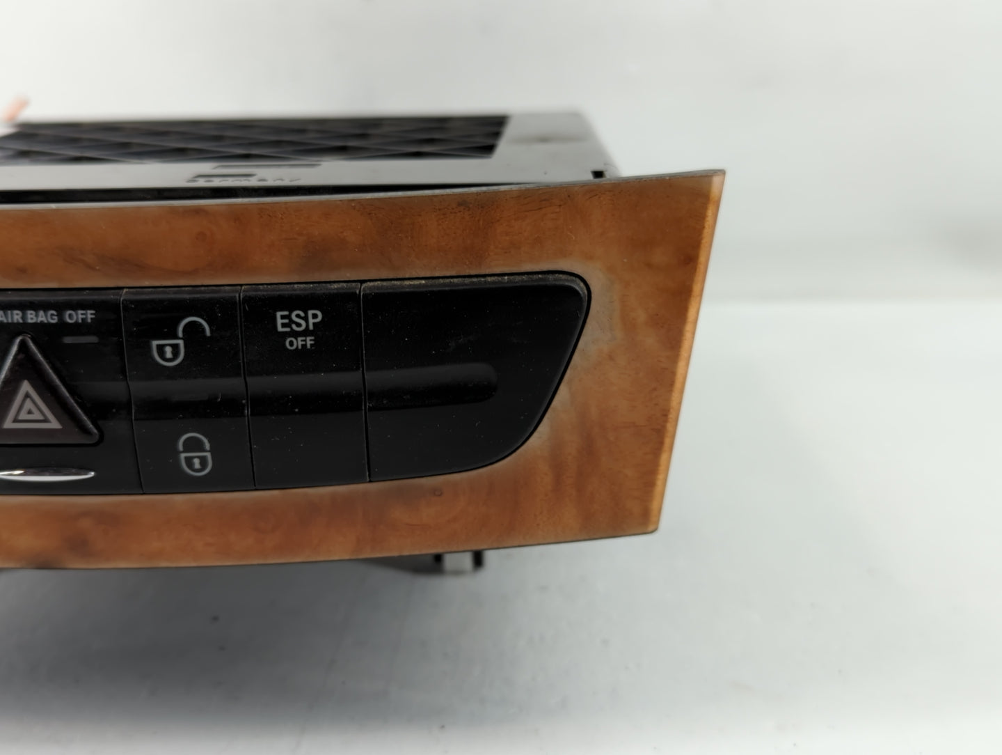 2006 Mercedes-Benz E350 Radio AM FM Cd Player Receiver Replacement P/N:A211 680 0552 Fits OEM Used Auto Parts - Oemusedautop