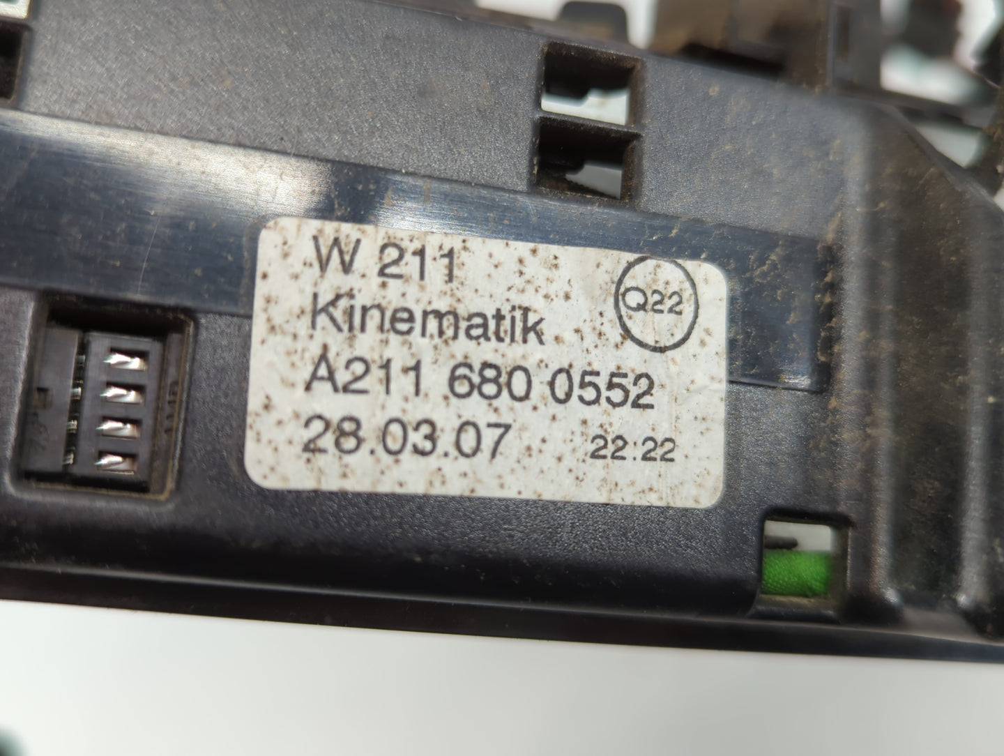 2006 Mercedes-Benz E350 Radio AM FM Cd Player Receiver Replacement P/N:A211 680 0552 Fits OEM Used Auto Parts - Oemusedautop